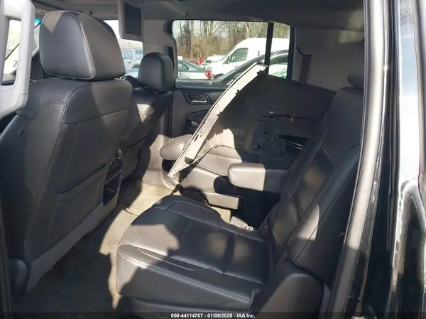 1GNSKJKC1HR353569 2017 CHEVROLET SUBURBAN - Image 8