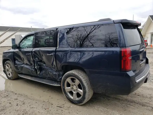 1GNSKJKC2HR334223 2017 CHEVROLET SUBURBAN - Image 2