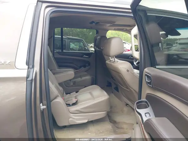 1GNSKJKC3GR159575 2016 CHEVROLET SUBURBAN - Image 8
