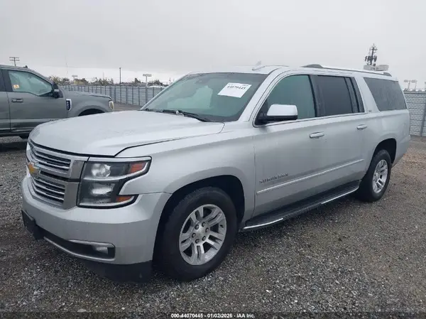 1GNSKJKC3GR421272 2016 CHEVROLET SUBURBAN - Image 2