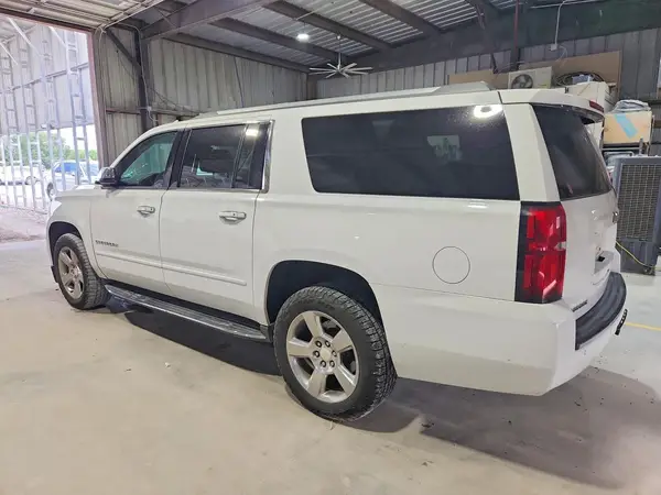 1GNSKJKC3HR160288 2017 CHEVROLET SUBURBAN - Image 2