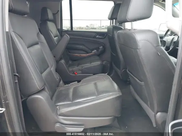 1GNSKJKC3HR201180 2017 CHEVROLET SUBURBAN - Image 8