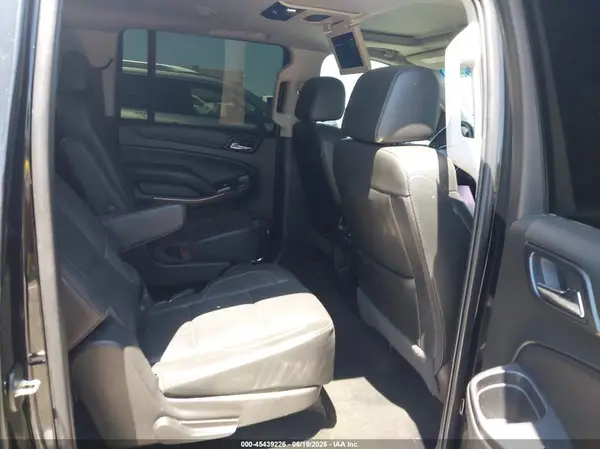 1GNSKJKC3HR231036 2017 CHEVROLET SUBURBAN - Image 8