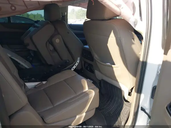 1GNSKJKC3HR238133 2017 CHEVROLET SUBURBAN - Image 8