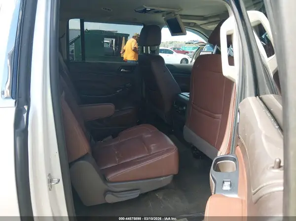 1GNSKJKC3HR241517 2017 CHEVROLET SUBURBAN - Image 8