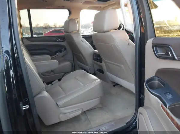 1GNSKJKC3KR141330 2019 CHEVROLET SUBURBAN - Image 8