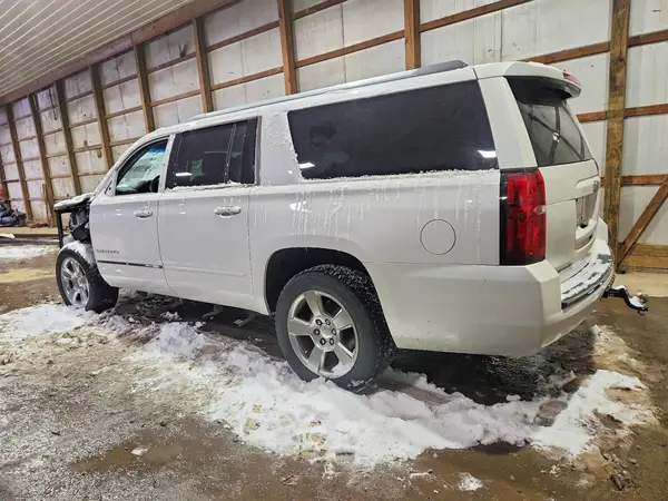 1GNSKJKC3KR156751 2019 CHEVROLET SUBURBAN - Image 2