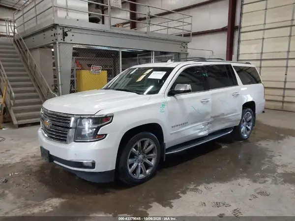 1GNSKJKC4GR262472 2016 CHEVROLET SUBURBAN - Image 2