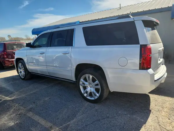 1GNSKJKC4HR127235 2017 CHEVROLET SUBURBAN - Image 2