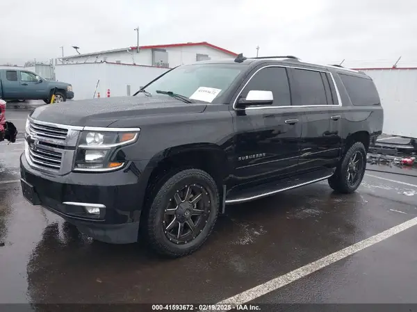 1GNSKJKC4HR162261 2017 CHEVROLET SUBURBAN - Image 2