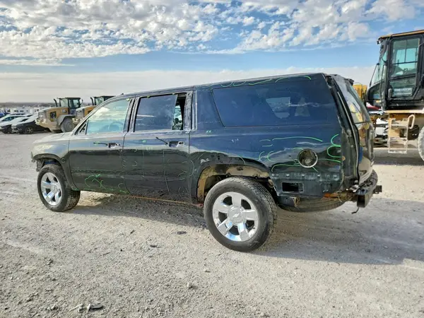 1GNSKJKC4HR236777 2017 CHEVROLET SUBURBAN - Image 2