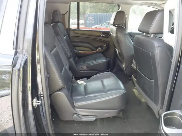 1GNSKJKC5HR205120 2017 CHEVROLET SUBURBAN - Image 8