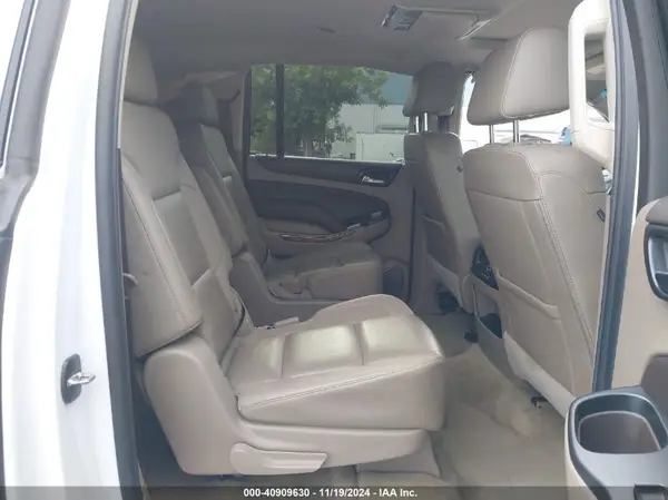 1GNSKJKC5HR252485 2017 CHEVROLET SUBURBAN - Image 8