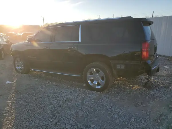 1GNSKJKC5HR303600 2017 CHEVROLET SUBURBAN - Image 2