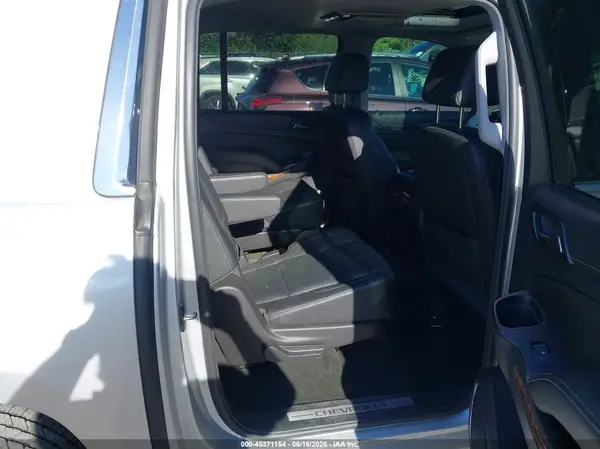 1GNSKJKC5HR311213 2017 CHEVROLET SUBURBAN - Image 8