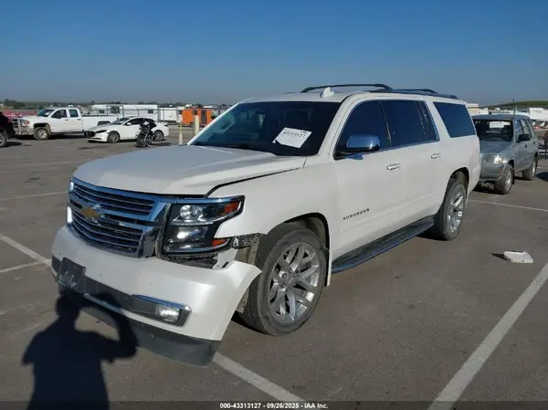 1GNSKJKC5HR322938 2017 CHEVROLET SUBURBAN - Image 2