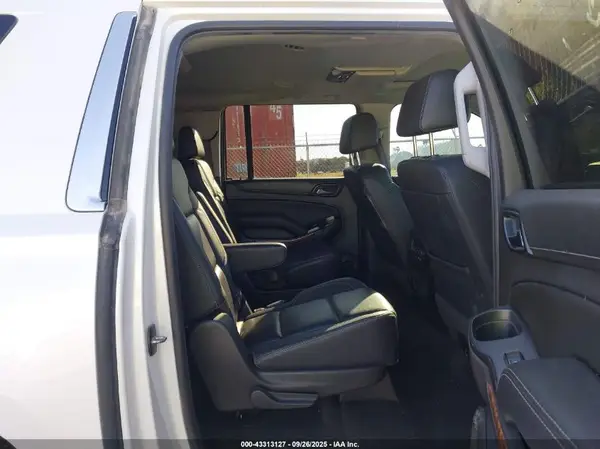 1GNSKJKC5HR322938 2017 CHEVROLET SUBURBAN - Image 8