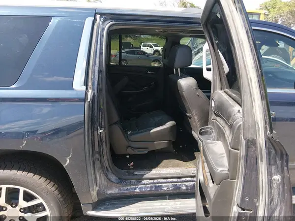 1GNSKJKC5HR378040 2017 CHEVROLET SUBURBAN - Image 8