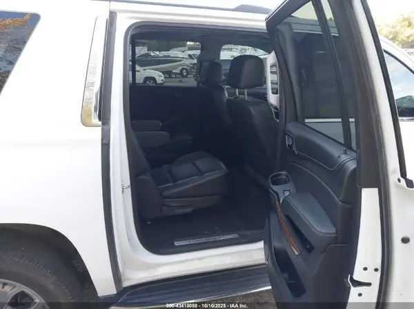 1GNSKJKC5JR264383 2018 CHEVROLET SUBURBAN - Image 8