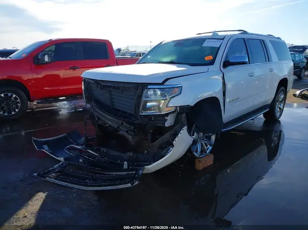 1GNSKJKC5JR383289 2018 CHEVROLET SUBURBAN - Image 2