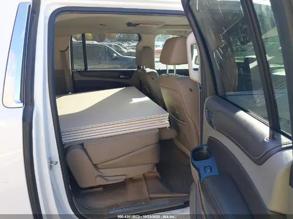 1GNSKJKC6GR139806 2016 CHEVROLET SUBURBAN - Image 8