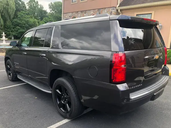 1GNSKJKC6HR230978 2017 CHEVROLET SUBURBAN - Image 2