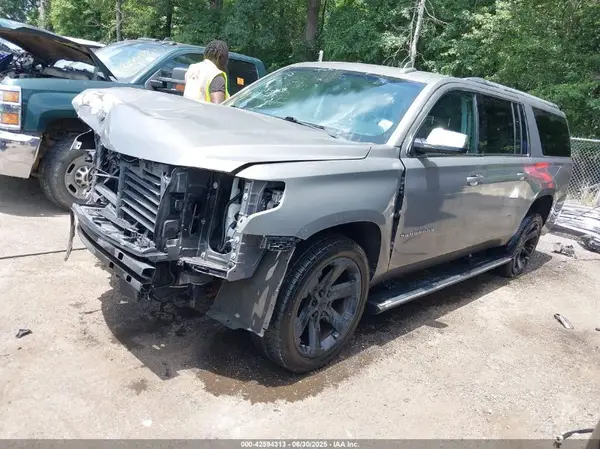 1GNSKJKC6HR378919 2017 CHEVROLET SUBURBAN - Image 2