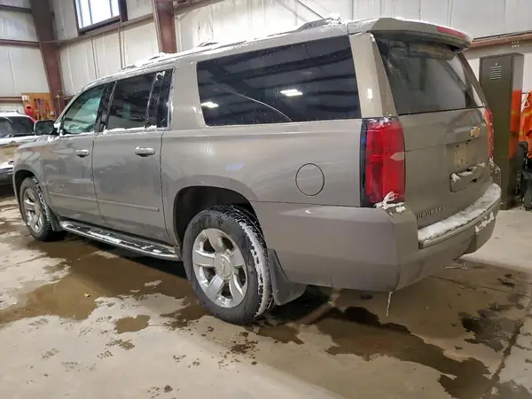 1GNSKJKC7HR203465 2017 CHEVROLET SUBURBAN - Image 2
