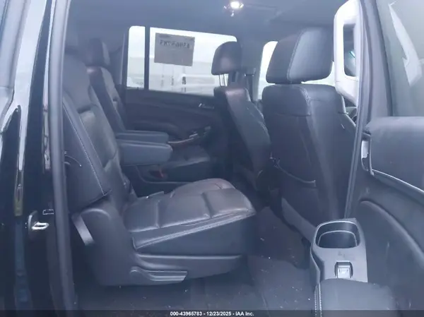 1GNSKJKC7HR252987 2017 CHEVROLET SUBURBAN - Image 8