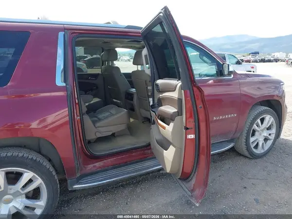 1GNSKJKC7JR146187 2018 CHEVROLET SUBURBAN - Image 8
