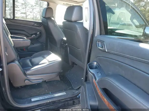 1GNSKJKC8HR153787 2017 CHEVROLET SUBURBAN - Image 8