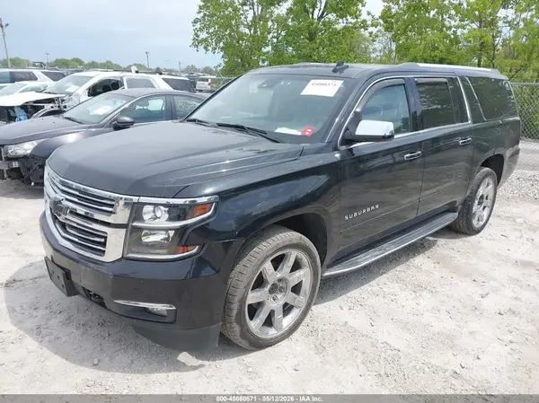 1GNSKJKC8HR175708 2017 CHEVROLET SUBURBAN - Image 2