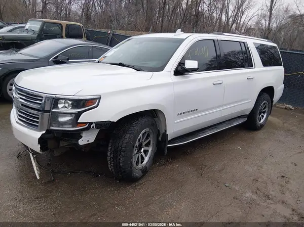 1GNSKJKC8HR259494 2017 CHEVROLET SUBURBAN - Image 2