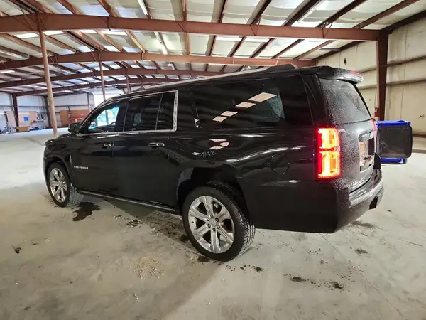 1GNSKJKC8HR282600 2017 CHEVROLET SUBURBAN - Image 2