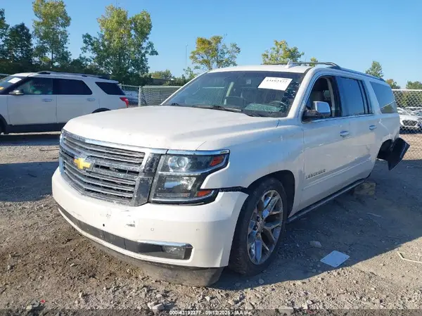 1GNSKJKC8HR326370 2017 CHEVROLET SUBURBAN - Image 2