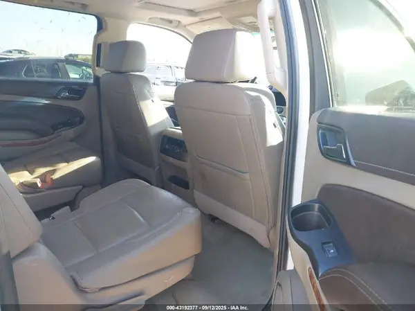 1GNSKJKC8HR326370 2017 CHEVROLET SUBURBAN - Image 8