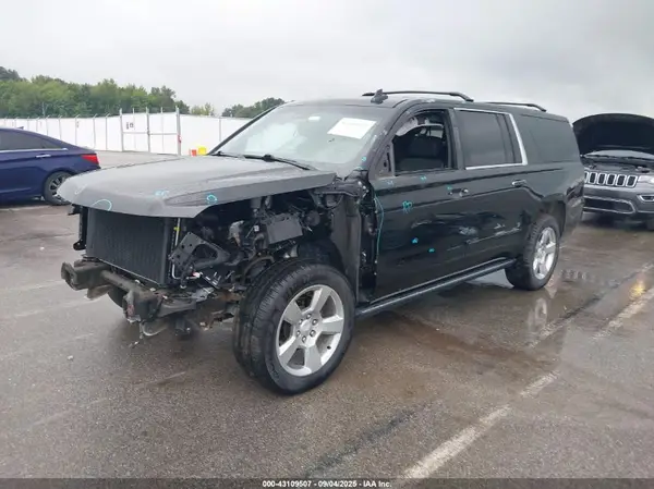 1GNSKJKC8KR329048 2019 CHEVROLET SUBURBAN - Image 2
