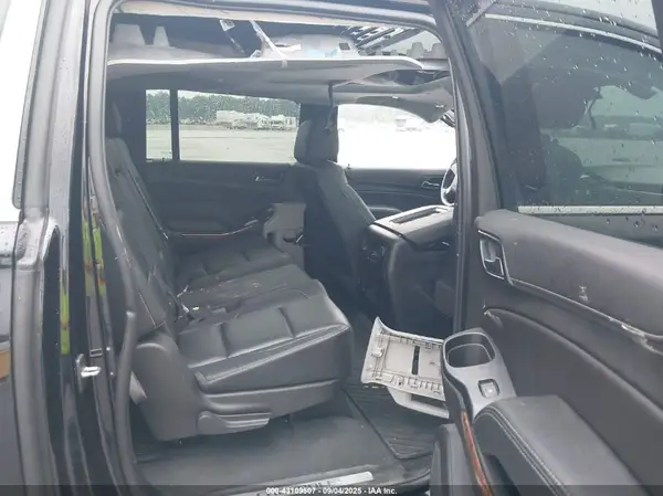 1GNSKJKC8KR329048 2019 CHEVROLET SUBURBAN - Image 8