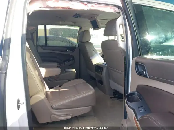 1GNSKJKC9HR117378 2017 CHEVROLET SUBURBAN - Image 8