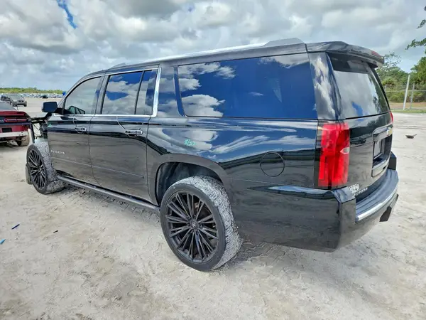 1GNSKJKC9HR130857 2017 CHEVROLET SUBURBAN - Image 2