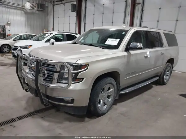 1GNSKJKCXGR133569 2016 CHEVROLET SUBURBAN - Image 2