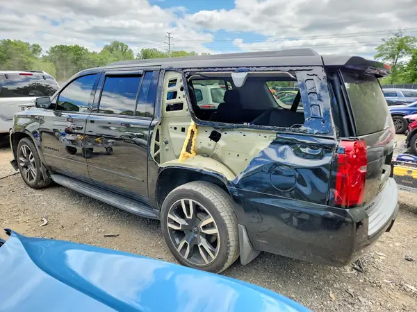 1GNSKJKJ1KR102704 2019 CHEVROLET SUBURBAN - Image 2