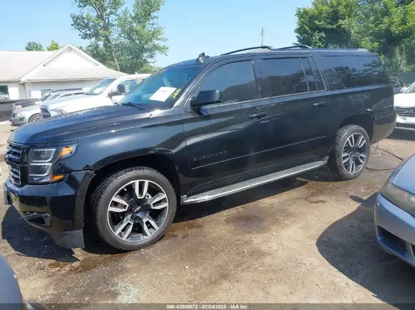 1GNSKJKJ1KR124704 2019 CHEVROLET SUBURBAN - Image 2