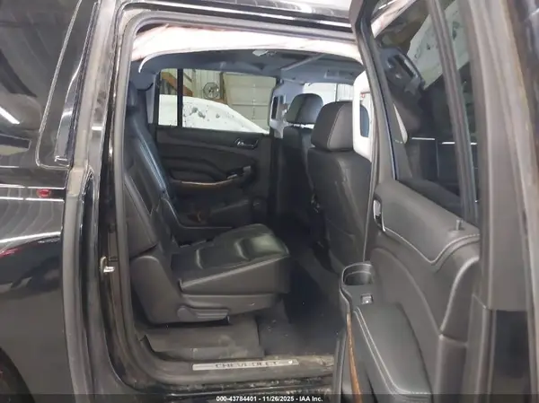 1GNSKJKJ1KR136478 2019 CHEVROLET SUBURBAN - Image 8