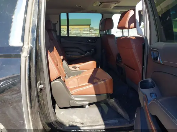 1GNSKJKJ1KR244132 2019 CHEVROLET SUBURBAN - Image 8
