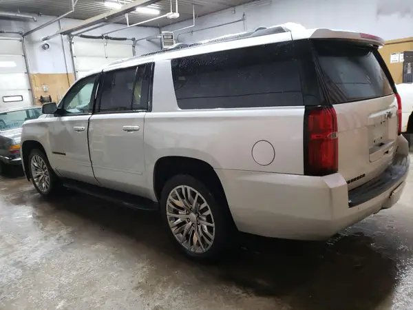 1GNSKJKJ2KR242552 2019 CHEVROLET SUBURBAN - Image 2