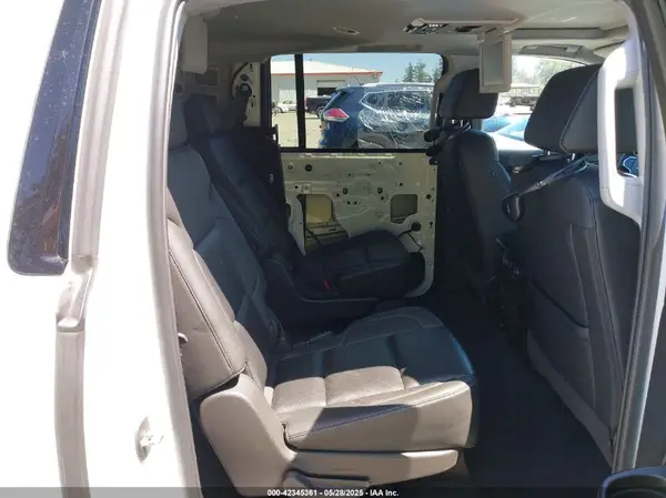 1GNSKJKJ6KR270855 2019 CHEVROLET SUBURBAN - Image 8