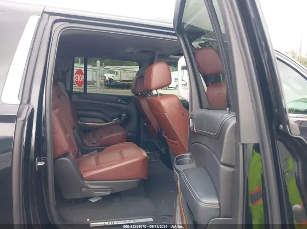 1GNSKJKJ9KR218877 2019 CHEVROLET SUBURBAN - Image 8