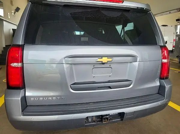 1GNSKKEC2JR217684 2018 CHEVROLET SUBURBAN - Image 2