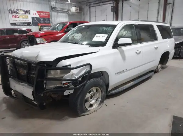 1GNSKKEC8JR336405 2018 CHEVROLET SUBURBAN - Image 2